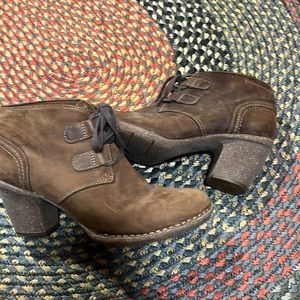 Clarks artisan leather bootie shoes